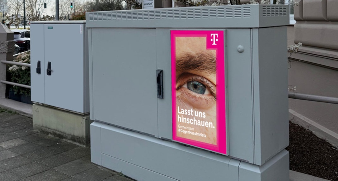 Die Telekom beklebt Verteilerkästen ... mit Bildschirmen
