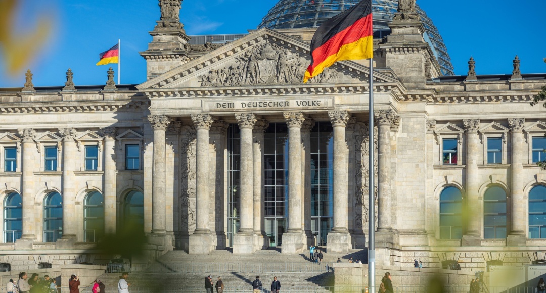 Beim Bundespresseamt haben Mediaplus und add2 die Nase vorn